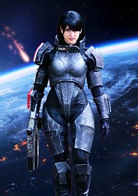 Cosplay-Cover: Commander Shepard (femshep)