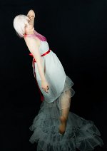 Cosplay-Cover: Inori (weißes Kleid)