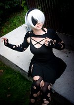 Cosplay-Cover: 2B (destroyed look OD)