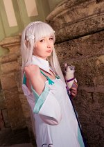 Cosplay-Cover: Emilia (Grünes Kleid)