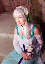 Cosplay-Cover: Emilia (Grünes Kleid)