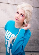 Cosplay-Cover: Pyjama Elsa