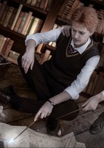 Cosplay-Cover: George Weasley [Hogwarts Uniform]