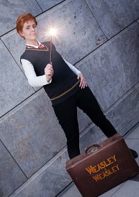 Cosplay-Cover: Fred Weasley [ Hogwards Uniform / Basic ]