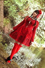 Cosplay-Cover: Dolly Kei ~ Rotes Dirndl + rot & schwarz ~ April 2