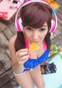 Cosplay-Cover: D.VA (Pool Party)