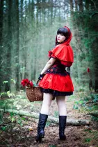 Cosplay-Cover: Rotkäppchen (Dark Cherry)