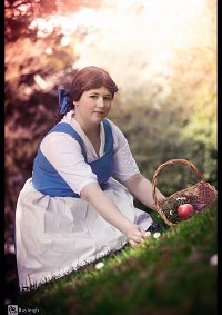 Cosplay-Cover: Belle (Bauernkleid)