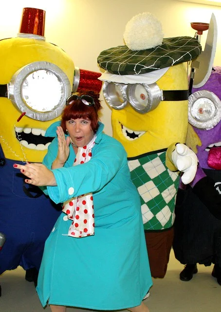 Cosplay-Cover: Phil (Minion) Dienstmädchen