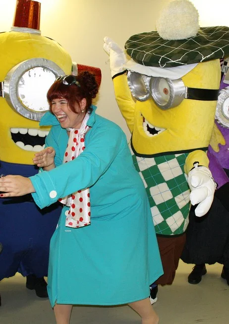 Cosplay-Cover: Phil (Minion) Dienstmädchen