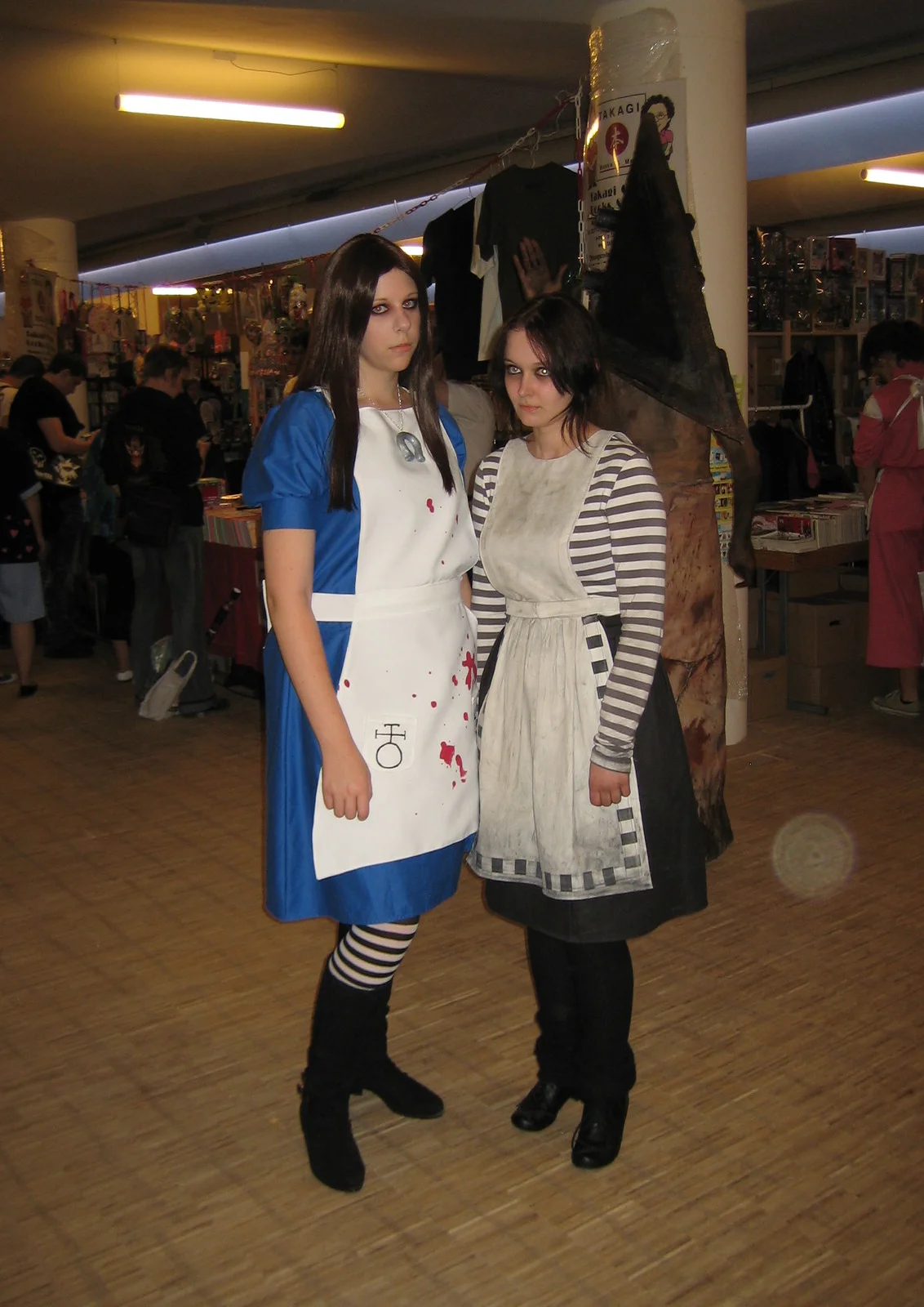 Cosplay-Cover: Alice Madness Returns (London Dress)