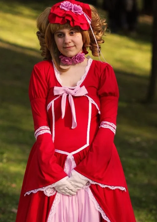 Cosplay-Cover: Elizabeth Middleford (Red Ball Gown)
