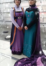 Cosplay-Cover: Queen Elsa of Arendelle [Coronation]