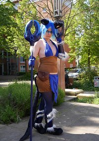 Cosplay-Cover: Blaue Katzenkriegerin