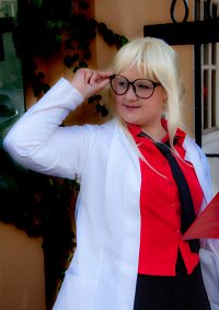 Cosplay-Cover: Dr. Harleen Frances Quinzel