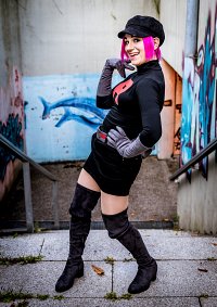 Cosplay-Cover: Team GO Rocket weiblicher Rüpel