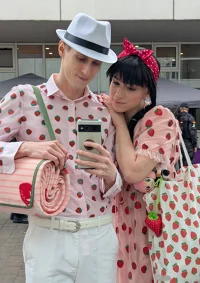 Cosplay-Cover: Loid Forger - Strawberry Shirt