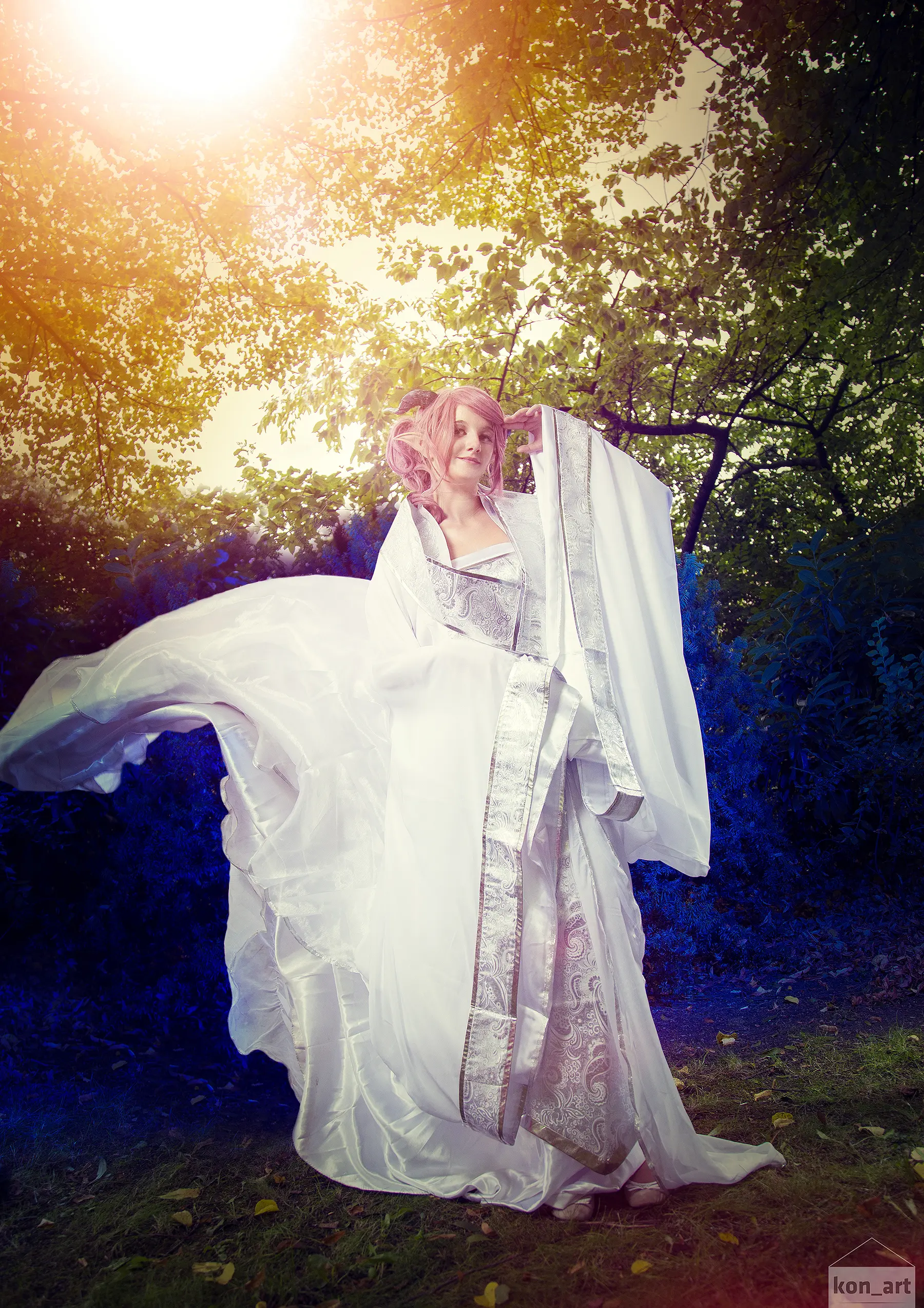 Cosplay-Cover: White vicious Demon
