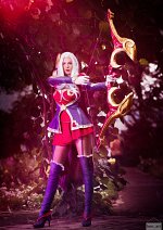 Cosplay-Cover: Heartseeker Ashe