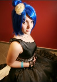 Cosplay-Cover: Konan im Abendkleid