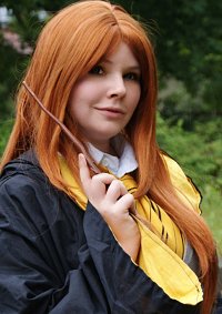 Cosplay-Cover: Hufflepuff Schülerin