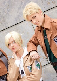 Cosplay-Cover: Annie Leonhardt