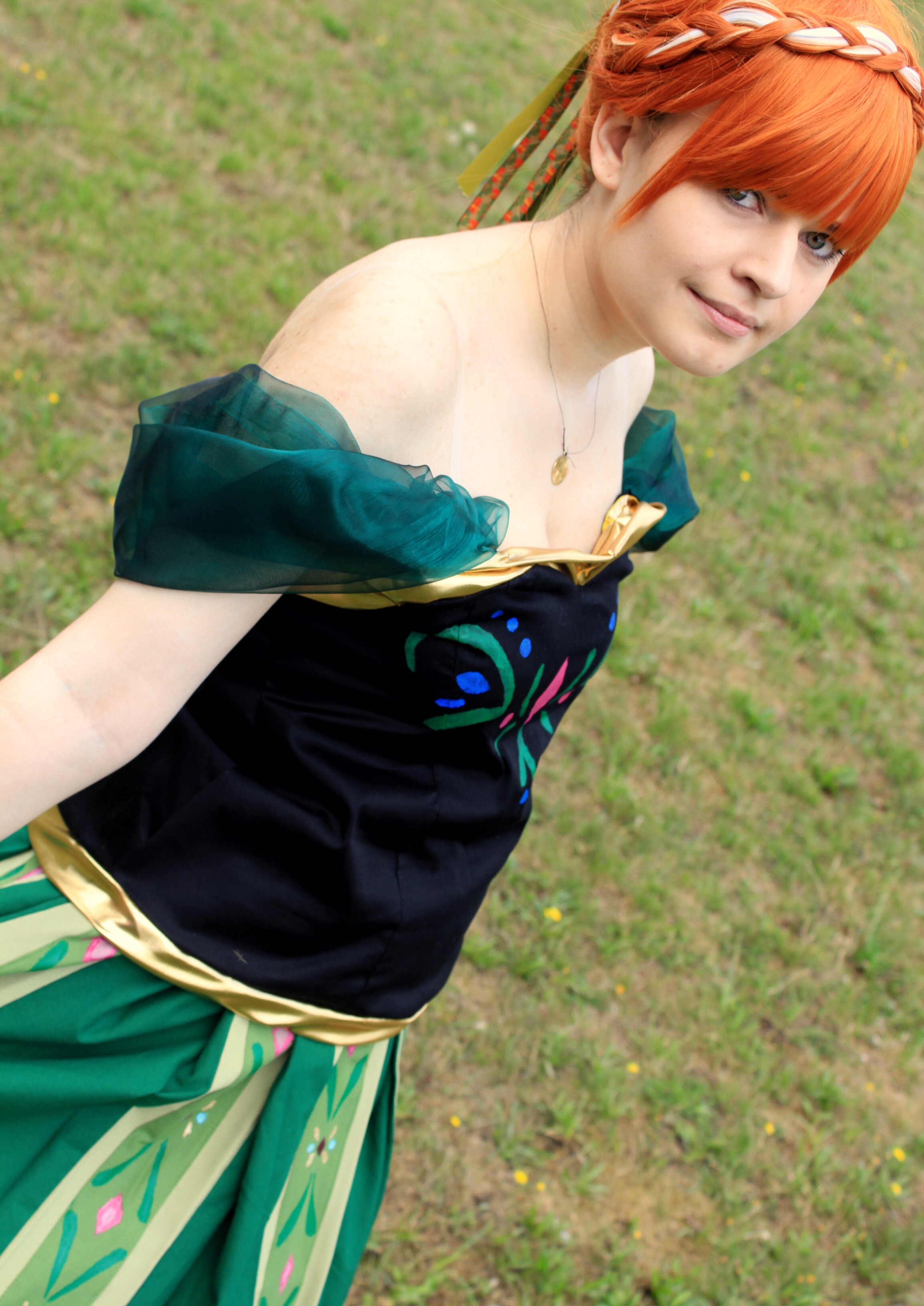 Cosplay-Cover: Anna von Arendelle (Coronation Dress)