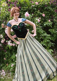 Cosplay-Cover: Anna (Zeremonienkleid)