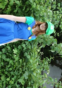 Cosplay-Cover: Luigi (female)