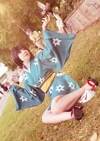 Cosplay-Cover: Tsukihi Araragi