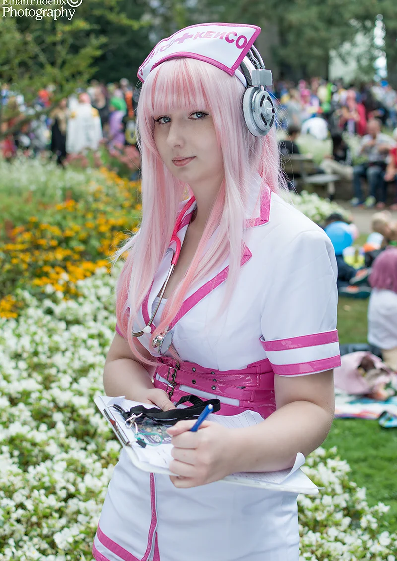 Cosplay-Cover: Sonico Nurse