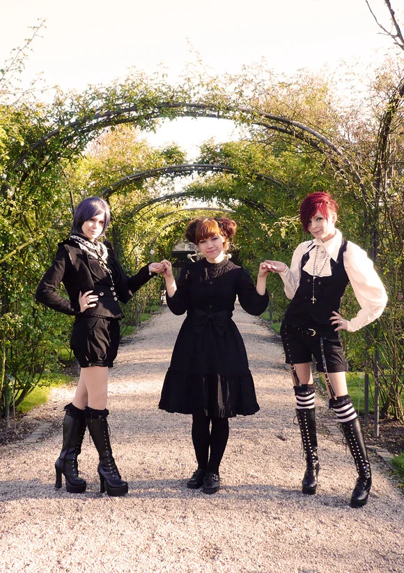 Cosplay-Cover: Vogelnester in Schwarz