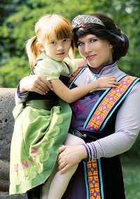 Cosplay-Cover: Queen Idun of Arendelle