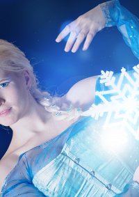 Cosplay-Cover: Elsa von Arendelle (eigene Version)