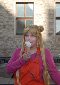 Cosplay-Cover: Usagi Tsukino (Latzhose)