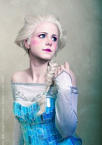 Cosplay-Cover: Elsa von Arendelle (Eiskleid)