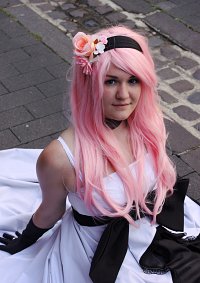 Cosplay-Cover: Luka Megurine [Camellia]