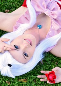 Cosplay-Cover: Mirajane Strauss