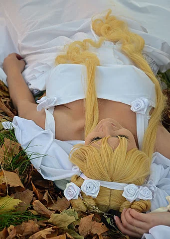 Cosplay-Cover: Usagi Tsukino Artbook Version white roses
