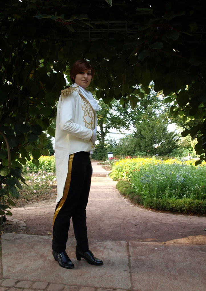 Cosplay-Cover: Risa Niigaki als Prinz Chris