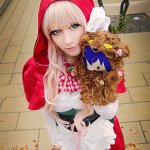 Cosplay: Sheryl Nome [[Red Riding Hood]]