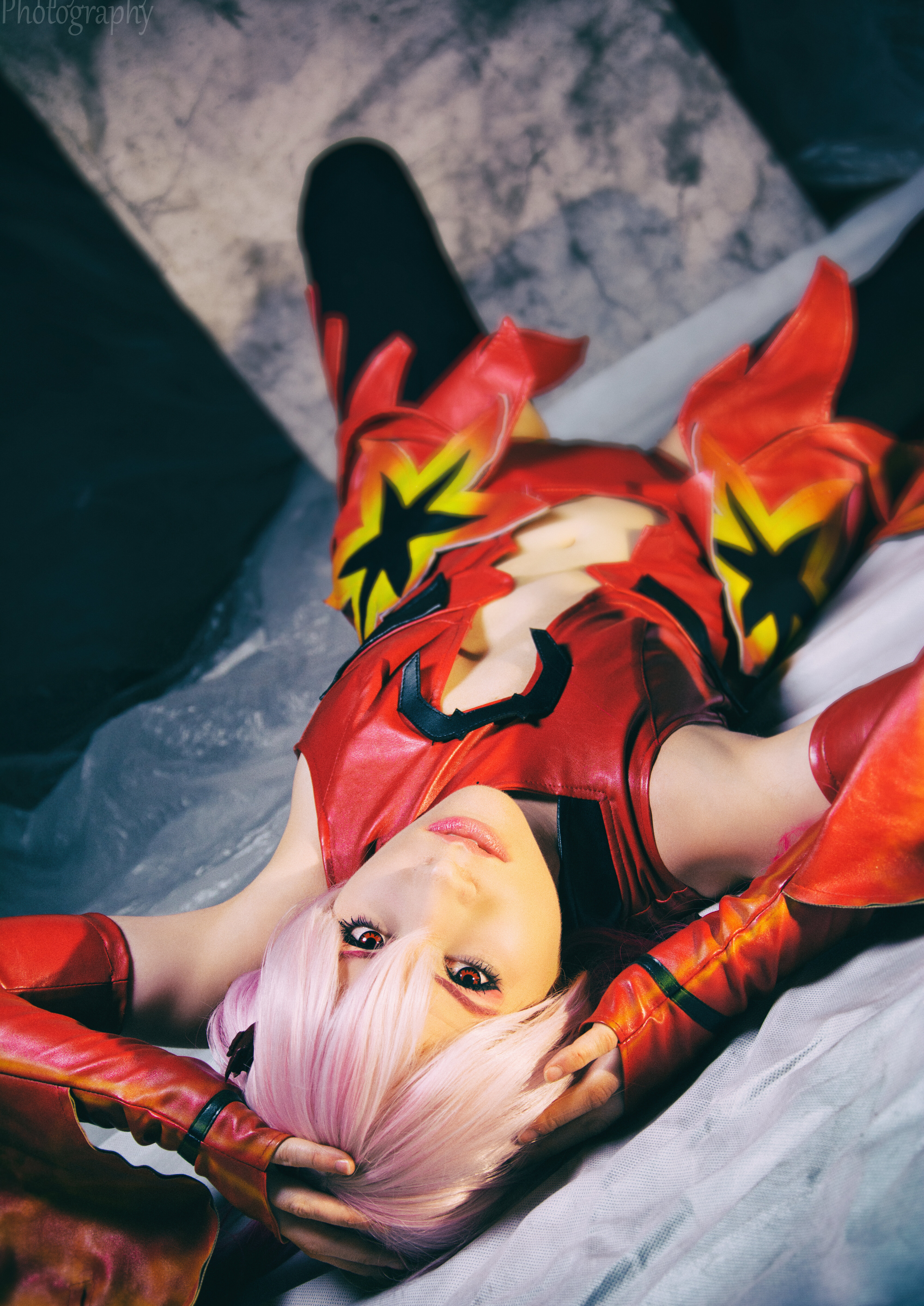 Cosplay-Cover: Inori Yuzuriha [Red Battle Suit]