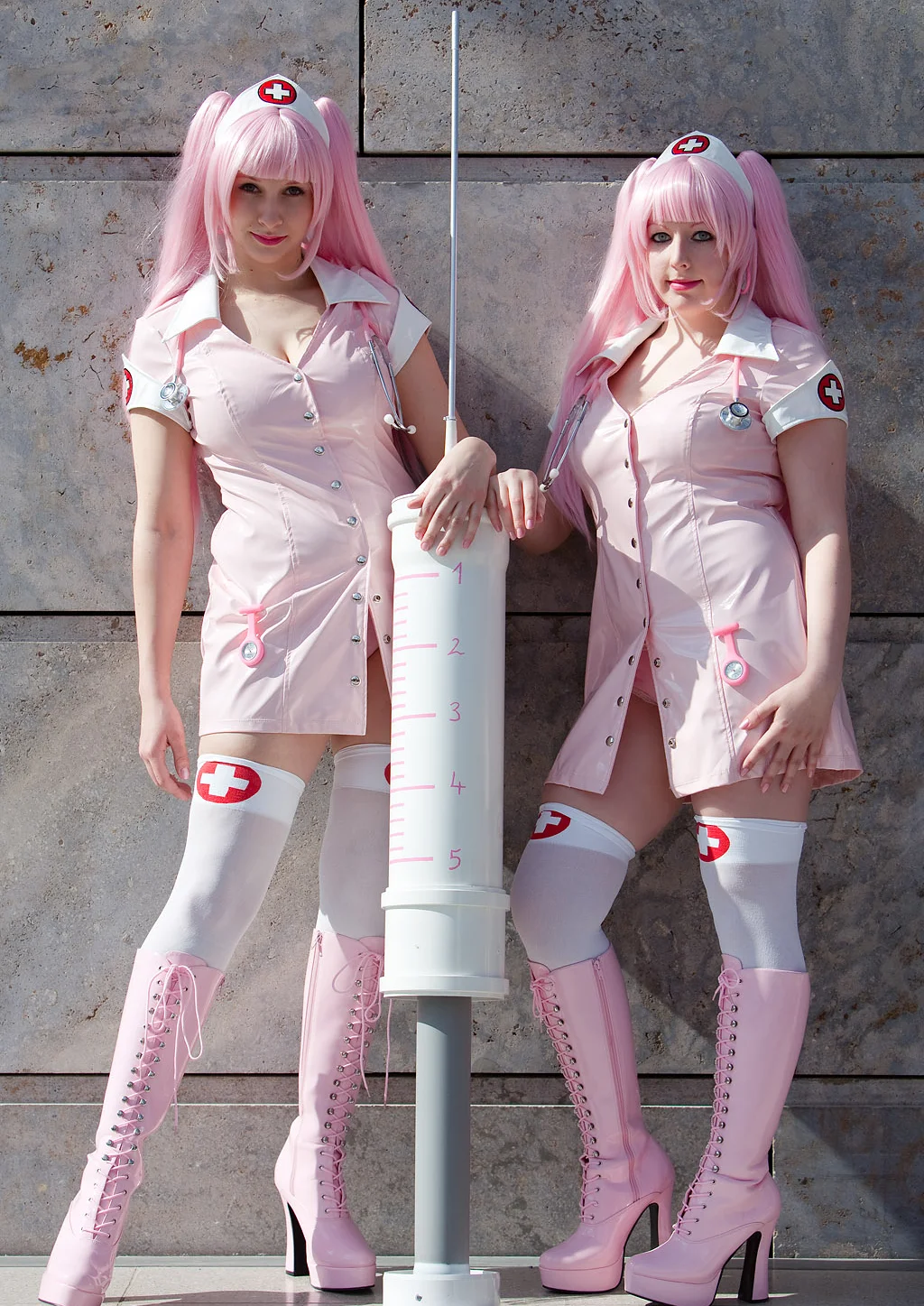Cosplay-Cover: Pink Nurse Twin(s)