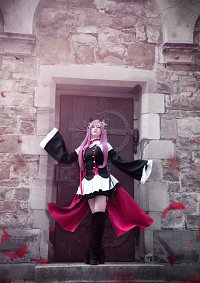 Cosplay-Cover: Krul Tepes - The Queen