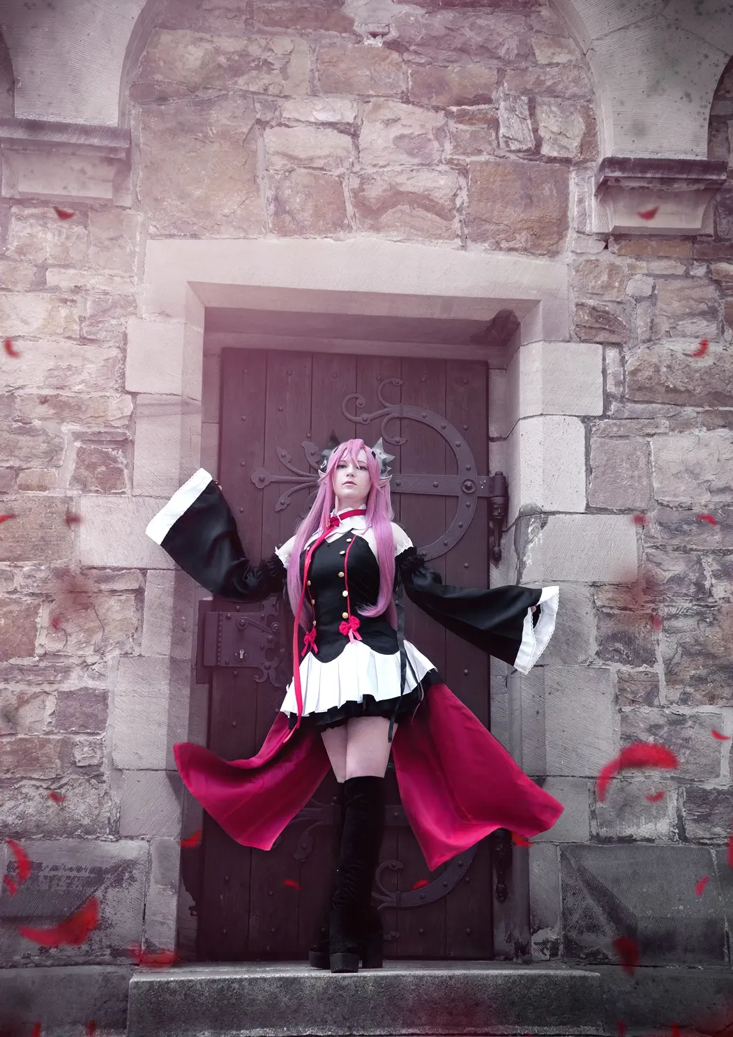 Cosplay-Cover: Krul Tepes - The Queen