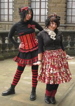 Cosplay-Cover: Punk Lolita Red & Black