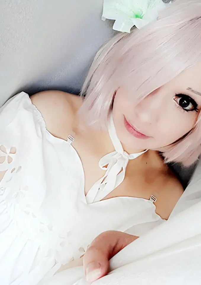 Cosplay-Cover: Mash [white dress]