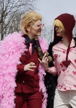 Cosplay-Cover: Doflamingo Donquixote (Flashback Red Suit)