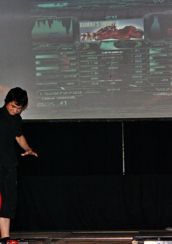 Cosplay-Cover: DDR-Contest: Halbes Drocell