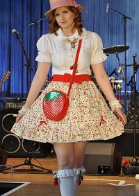 Cosplay-Cover: Angelic Pretty Strawberry Skirt 3